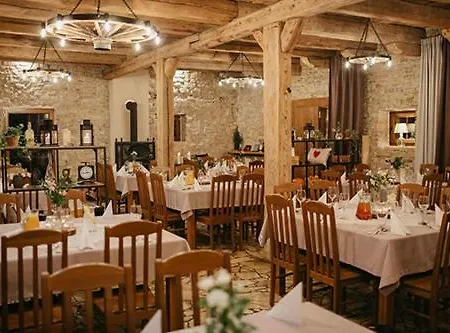 Spichlerz Restauracja I Pokoje *